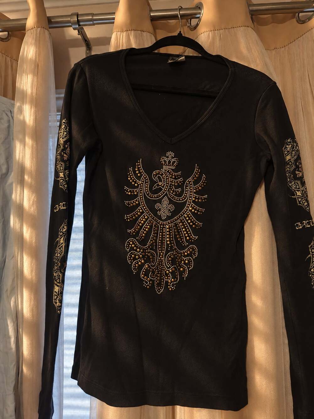 Sledge Usa Black V-Neck Long Sleeve Top With Rhinestone And Gold Graphics M